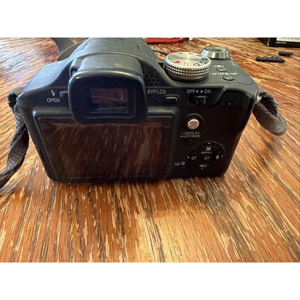 Panasonic Lumix DMC-FZ8 7.2MP Digital Camera Black UNTESTED W/O Battery
